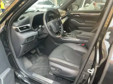 2024 Toyota Crown Kluger с пробегом 50 000 км