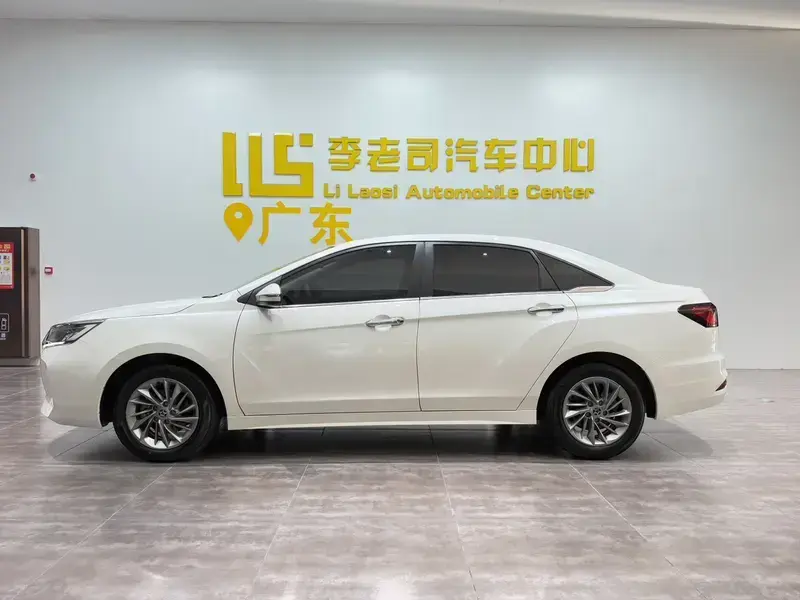 2021 Venucia D60 с пробегом 18 000 км