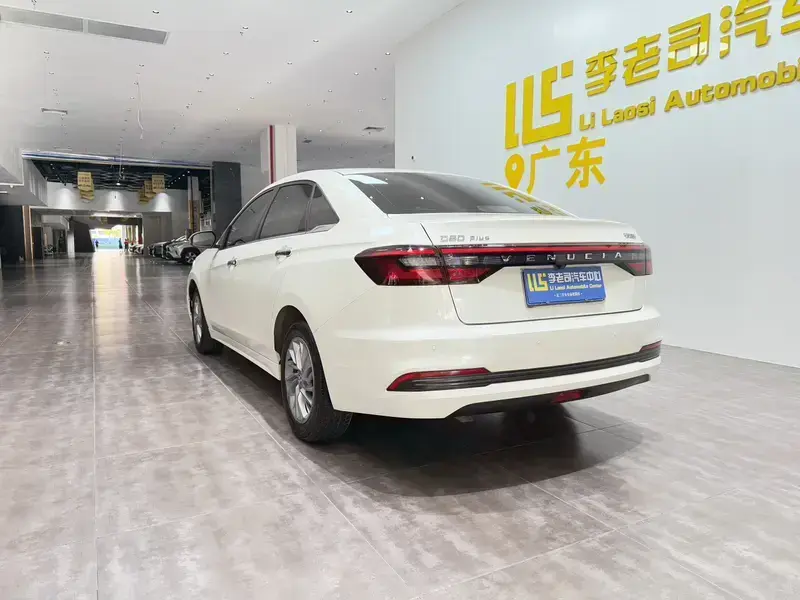 2021 Venucia D60 с пробегом 18 000 км