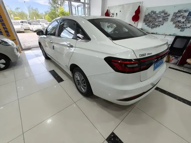 2023 Venucia D60 с пробегом 100 км