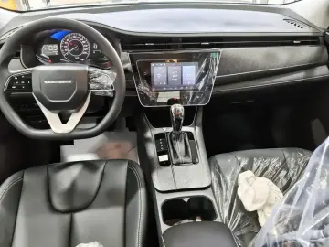 2023 Venucia D60 с пробегом 100 км