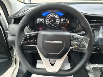 2023 Venucia D60 с пробегом 100 км