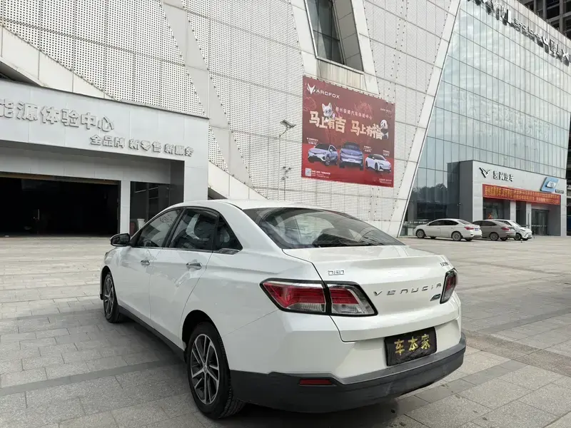 2020 Venucia D60 с пробегом 61 000 км