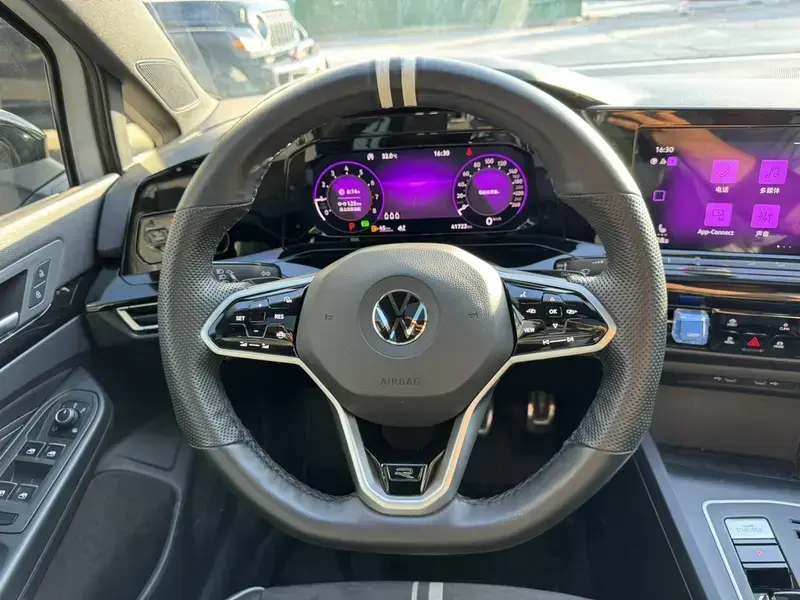 2023 Volkswagen Golf с пробегом 41 000 км