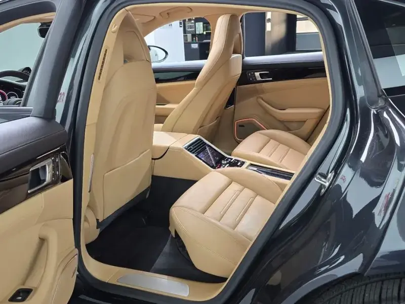 2023 Porsche Panamera с пробегом 27 656 км