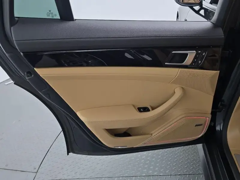 2023 Porsche Panamera с пробегом 27 656 км