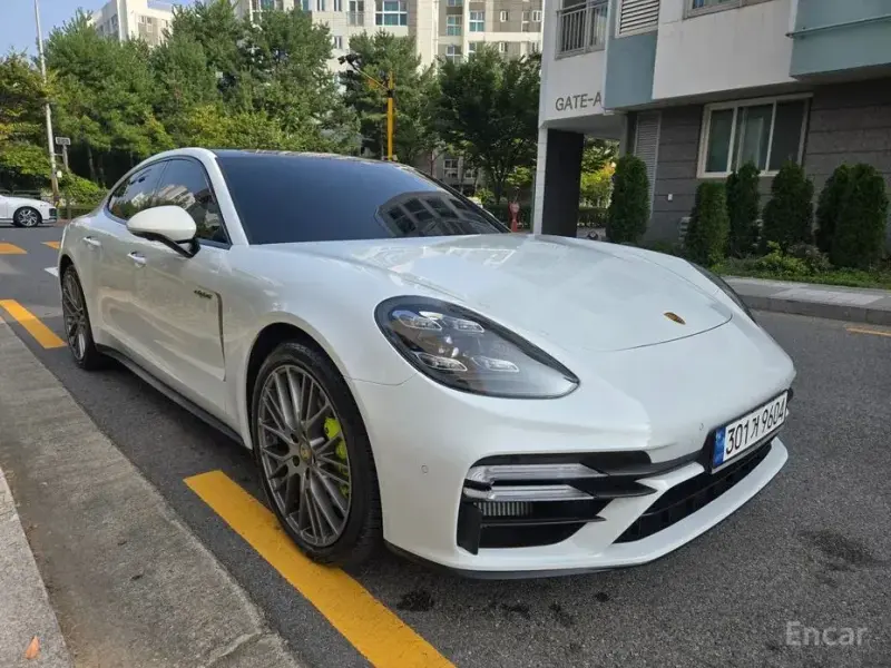 2022 Porsche Panamera с пробегом 18 378 км