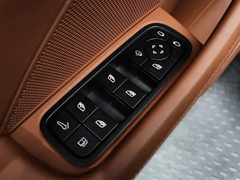 2023 Porsche Panamera с пробегом 10 673 км