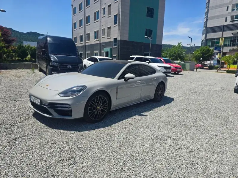 2022 Porsche Panamera с пробегом 11 000 км