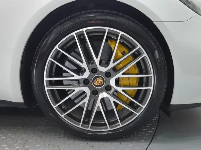 2023 Porsche Panamera с пробегом 48 826 км