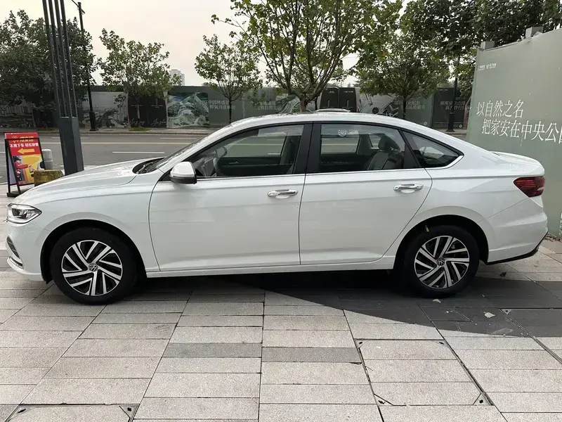 2024 Volkswagen Lavida с пробегом 8 000 км