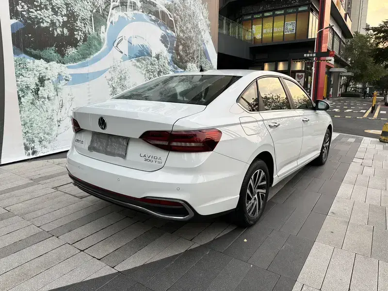 2024 Volkswagen Lavida с пробегом 8 000 км