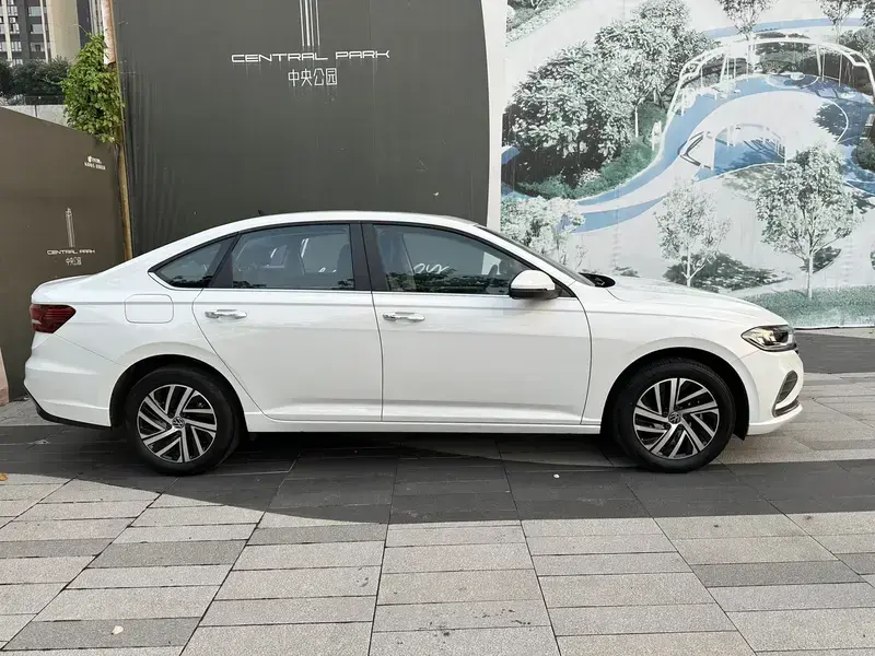2024 Volkswagen Lavida с пробегом 8 000 км