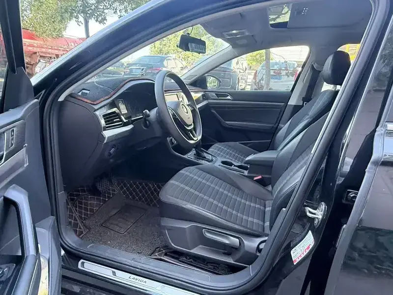 2019 Volkswagen Lavida с пробегом 140 000 км