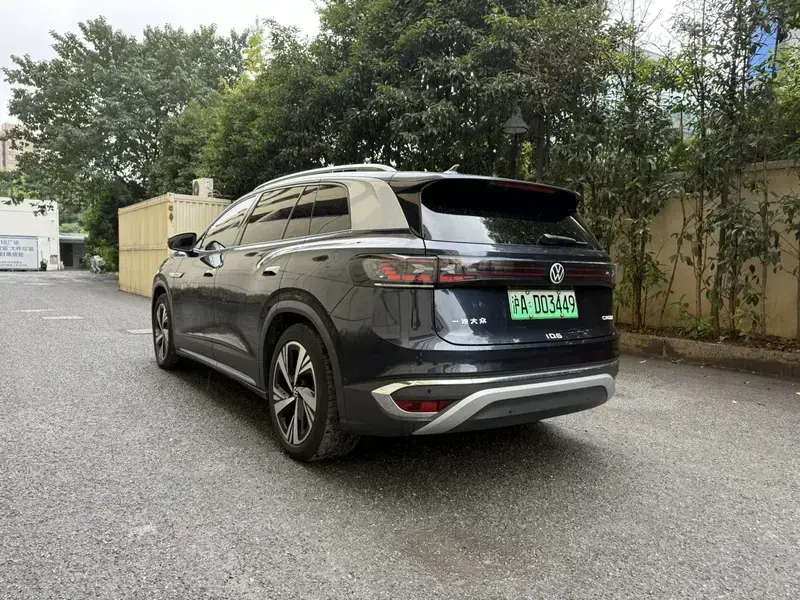 2022 Volkswagen ID.6 с пробегом 26 000 км