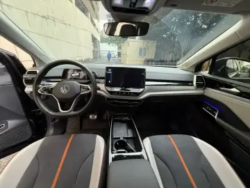 2022 Volkswagen ID.6 с пробегом 26 000 км