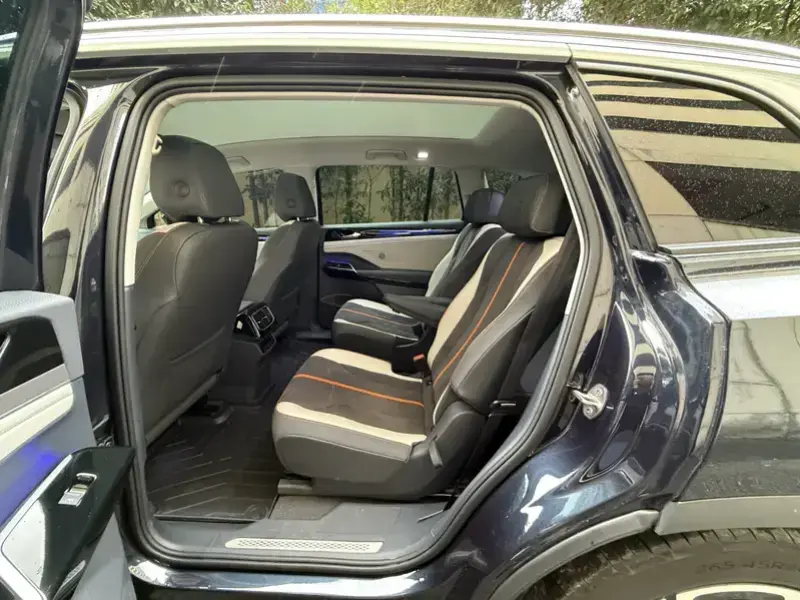 2022 Volkswagen ID.6 с пробегом 26 000 км