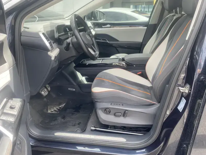 2022 Volkswagen ID.6 с пробегом 33 000 км