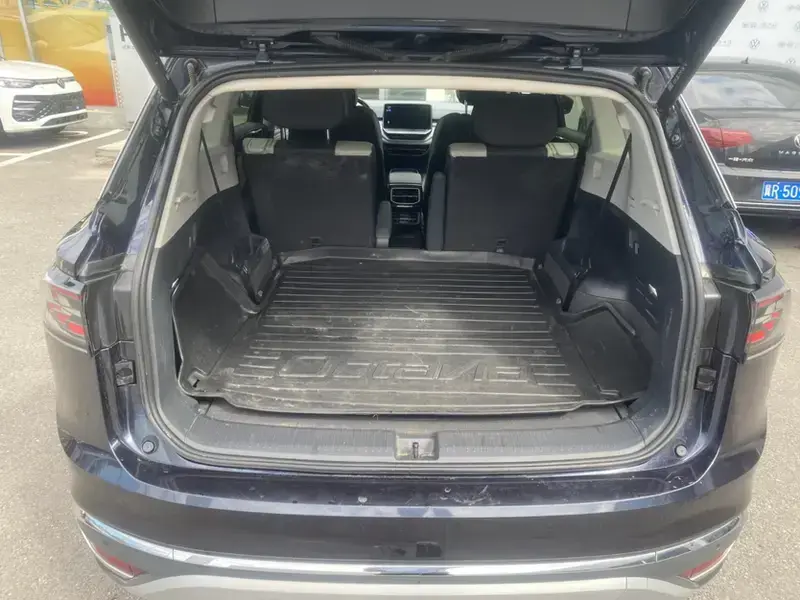 2022 Volkswagen ID.6 с пробегом 33 000 км