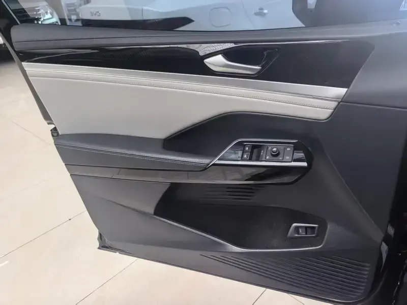 2022 Volkswagen ID.6 с пробегом 46 000 км