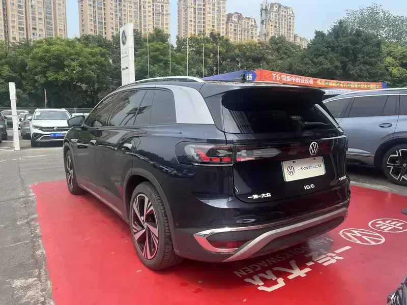 2022 Volkswagen ID.6 с пробегом 43 000 км