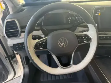 2022 Volkswagen ID.6 с пробегом 40 000 км