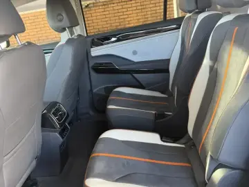 2022 Volkswagen ID.6 с пробегом 40 000 км