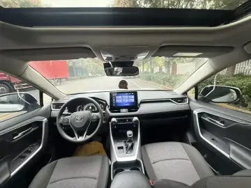 2022 Toyota RAV4 с пробегом 52 000 км