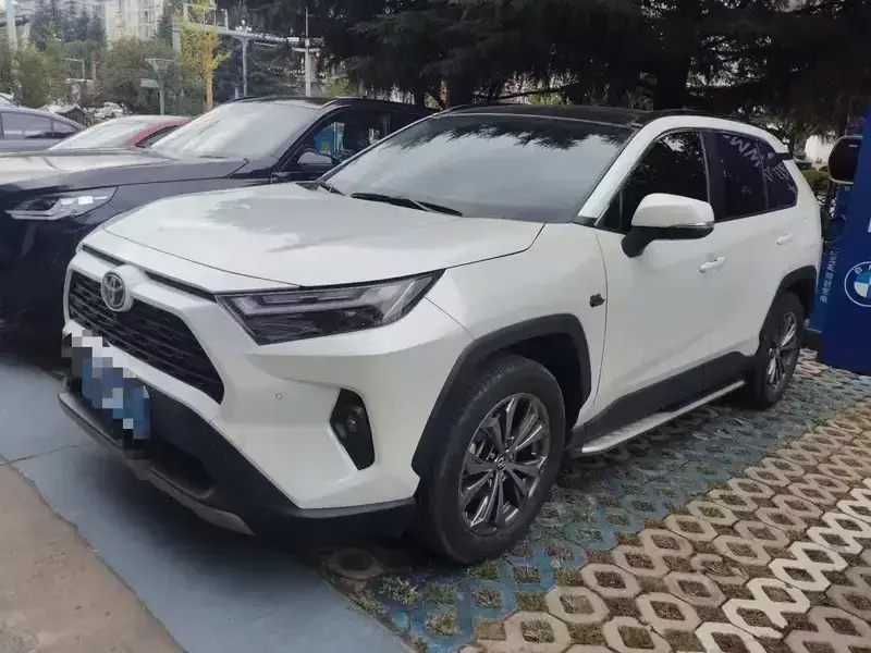 2023 Toyota RAV4 с пробегом 46 000 км