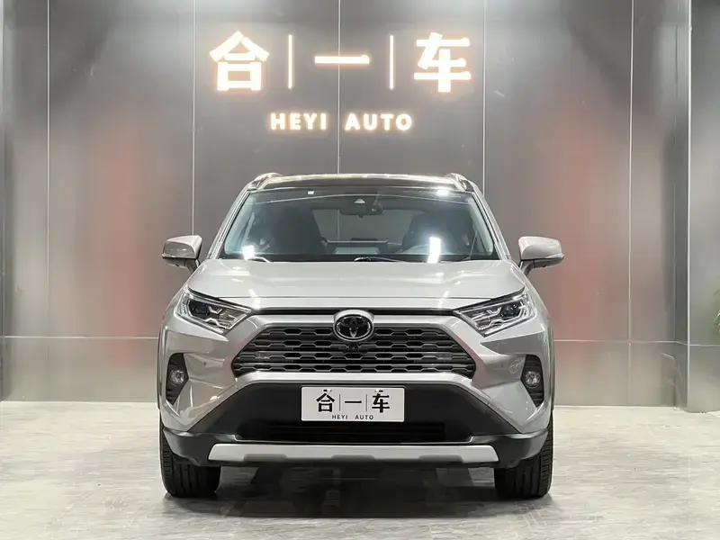 2020 Toyota RAV4 с пробегом 100 000 км