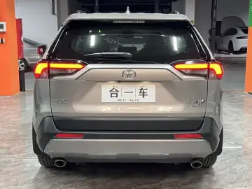 2020 Toyota RAV4 с пробегом 100 000 км