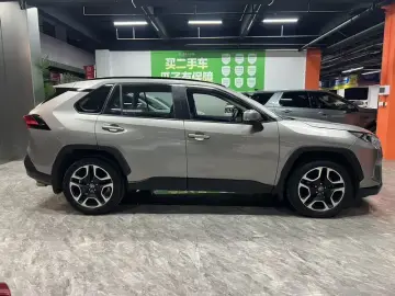 2020 Toyota RAV4 с пробегом 100 000 км