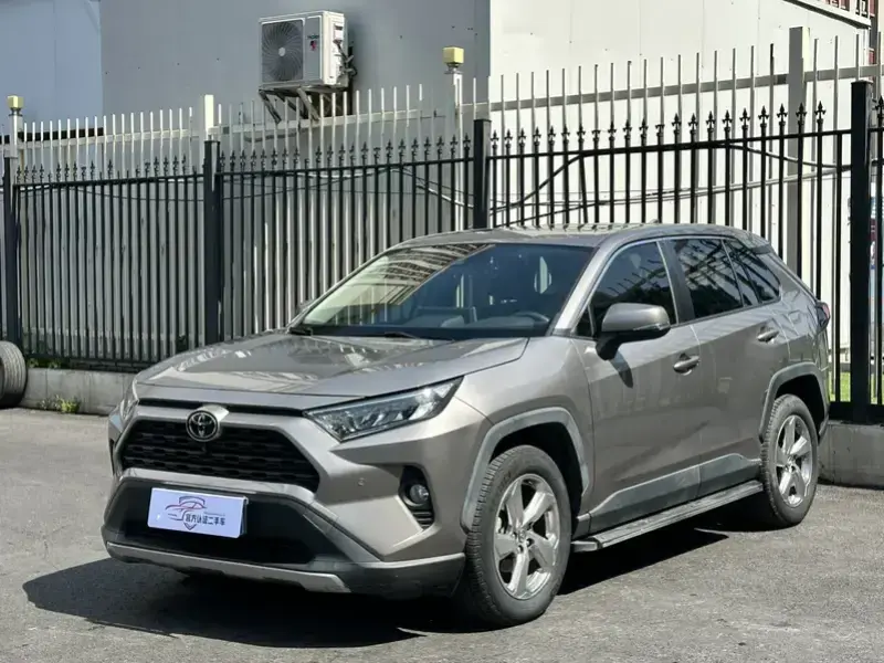 2020 Toyota RAV4 с пробегом 66 000 км