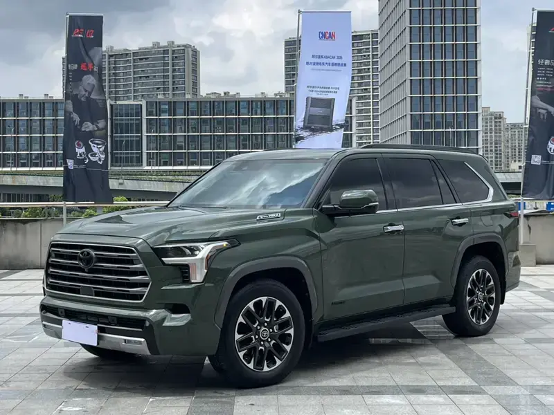 2023 Toyota Sequoia с пробегом 48 000 км