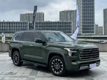 2023 Toyota Sequoia с пробегом 48 000 км