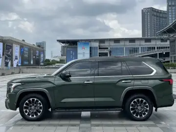 2023 Toyota Sequoia с пробегом 48 000 км