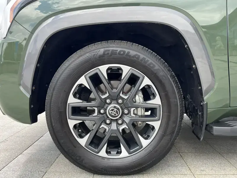 2023 Toyota Sequoia с пробегом 48 000 км