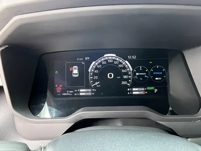 2023 Toyota Sequoia с пробегом 48 000 км