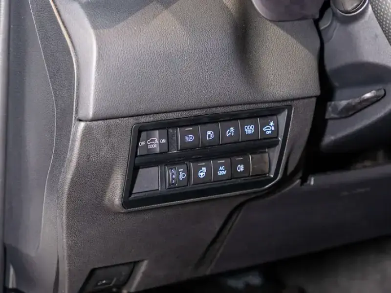 2023 Toyota Sequoia с пробегом 50 500 км
