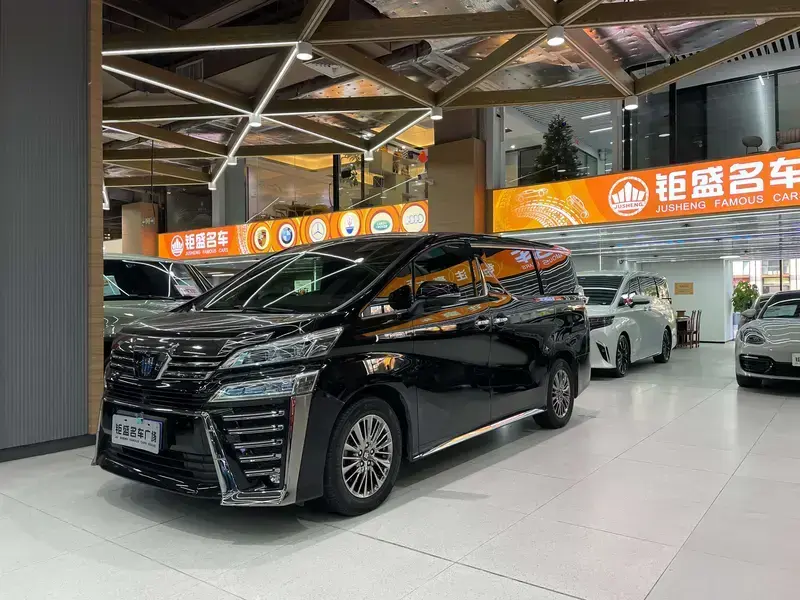 2021 Toyota Vellfire с пробегом 66 000 км