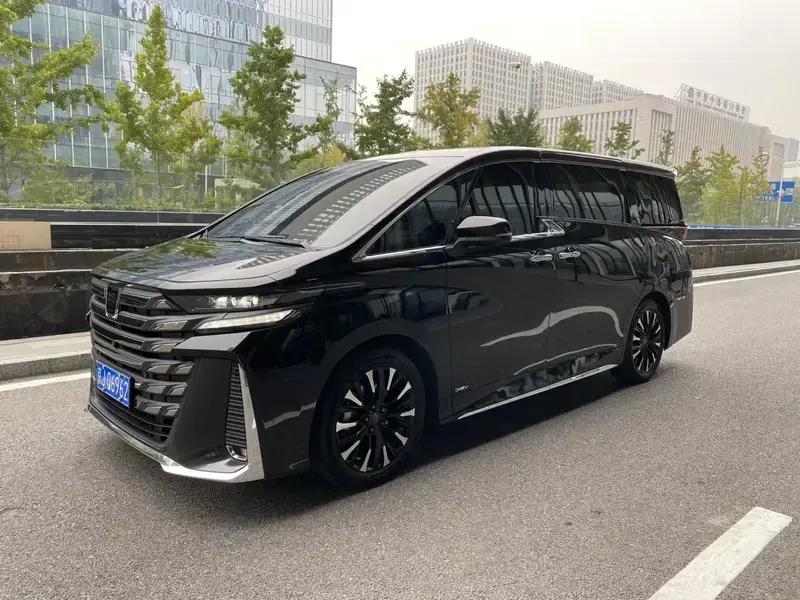 2023 Toyota Vellfire с пробегом 80 000 км