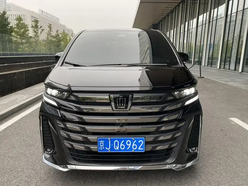 2023 Toyota Vellfire с пробегом 80 000 км