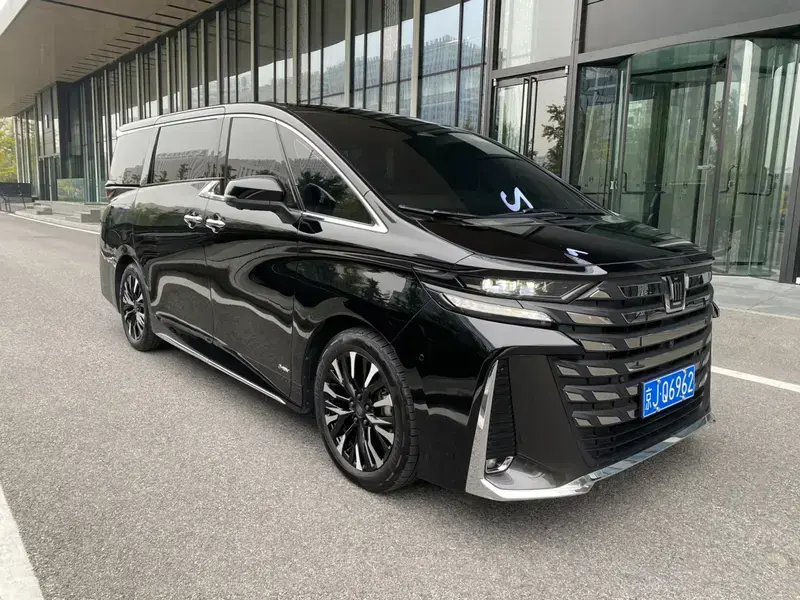 2023 Toyota Vellfire с пробегом 80 000 км
