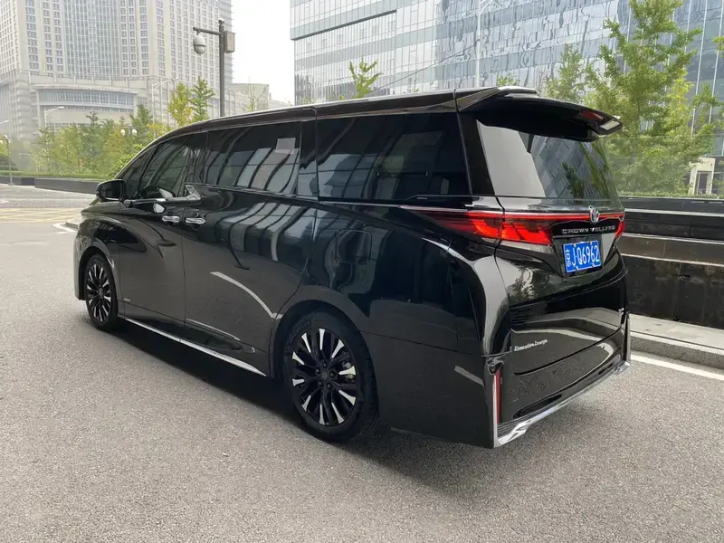 2023 Toyota Vellfire с пробегом 80 000 км