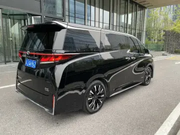 2023 Toyota Vellfire с пробегом 80 000 км
