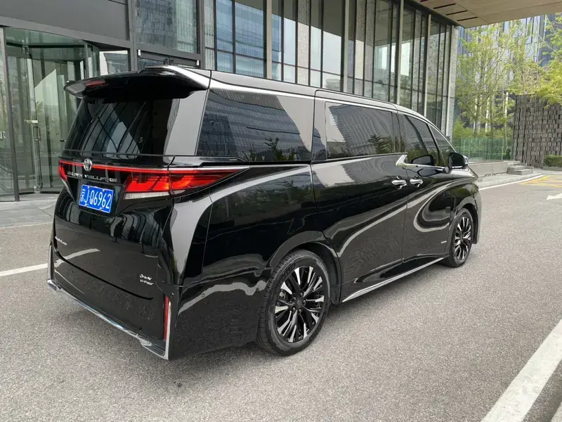 2023 Toyota Vellfire с пробегом 80 000 км