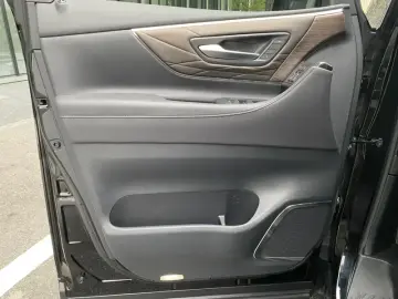 2023 Toyota Vellfire с пробегом 80 000 км