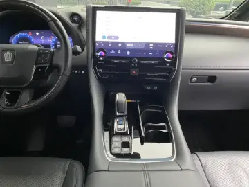 2023 Toyota Vellfire с пробегом 80 000 км