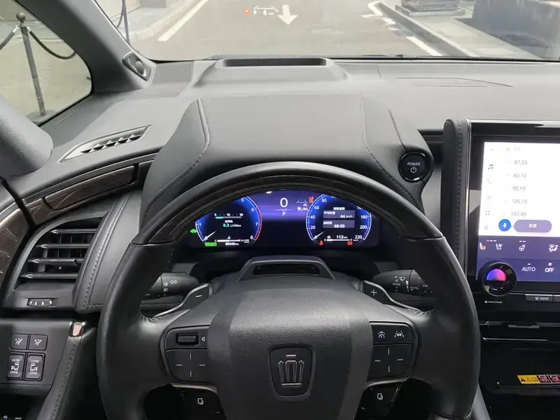 2023 Toyota Vellfire с пробегом 80 000 км