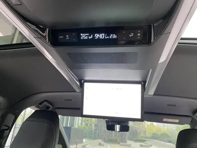 2023 Toyota Vellfire с пробегом 80 000 км